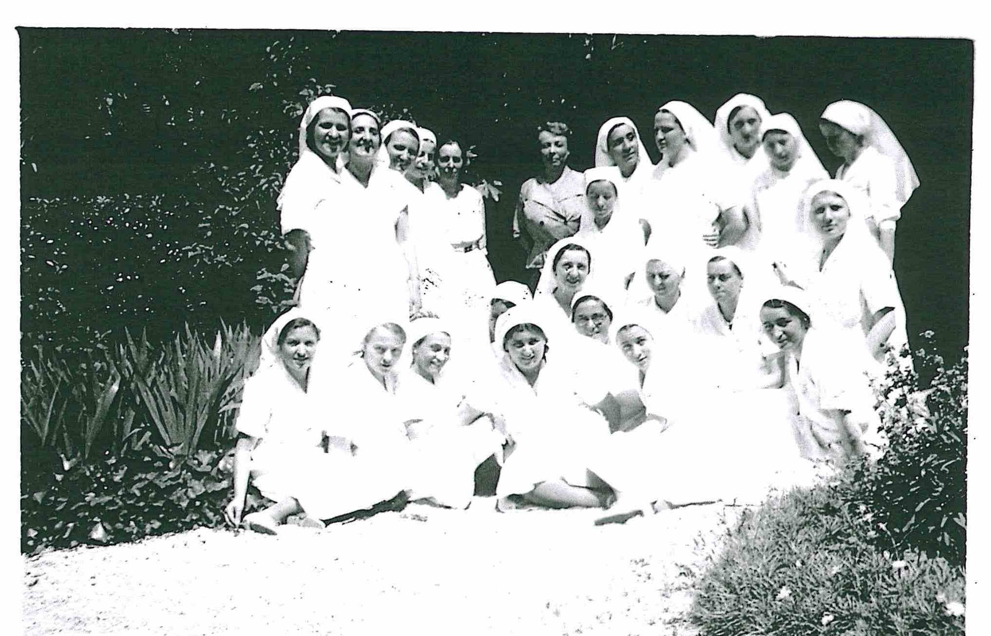 Juliette sans uniforme directrice d'école d'infirmière